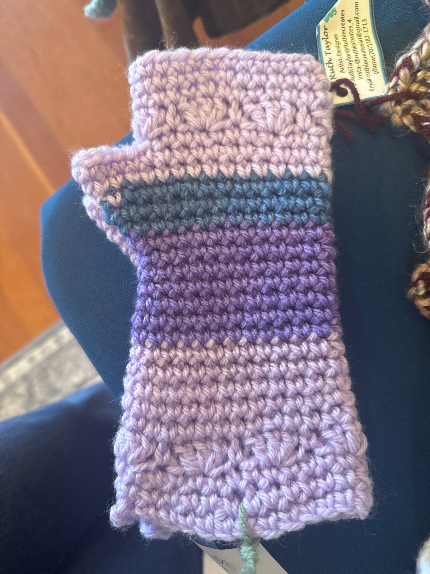 Gloves-Ruth Taylor